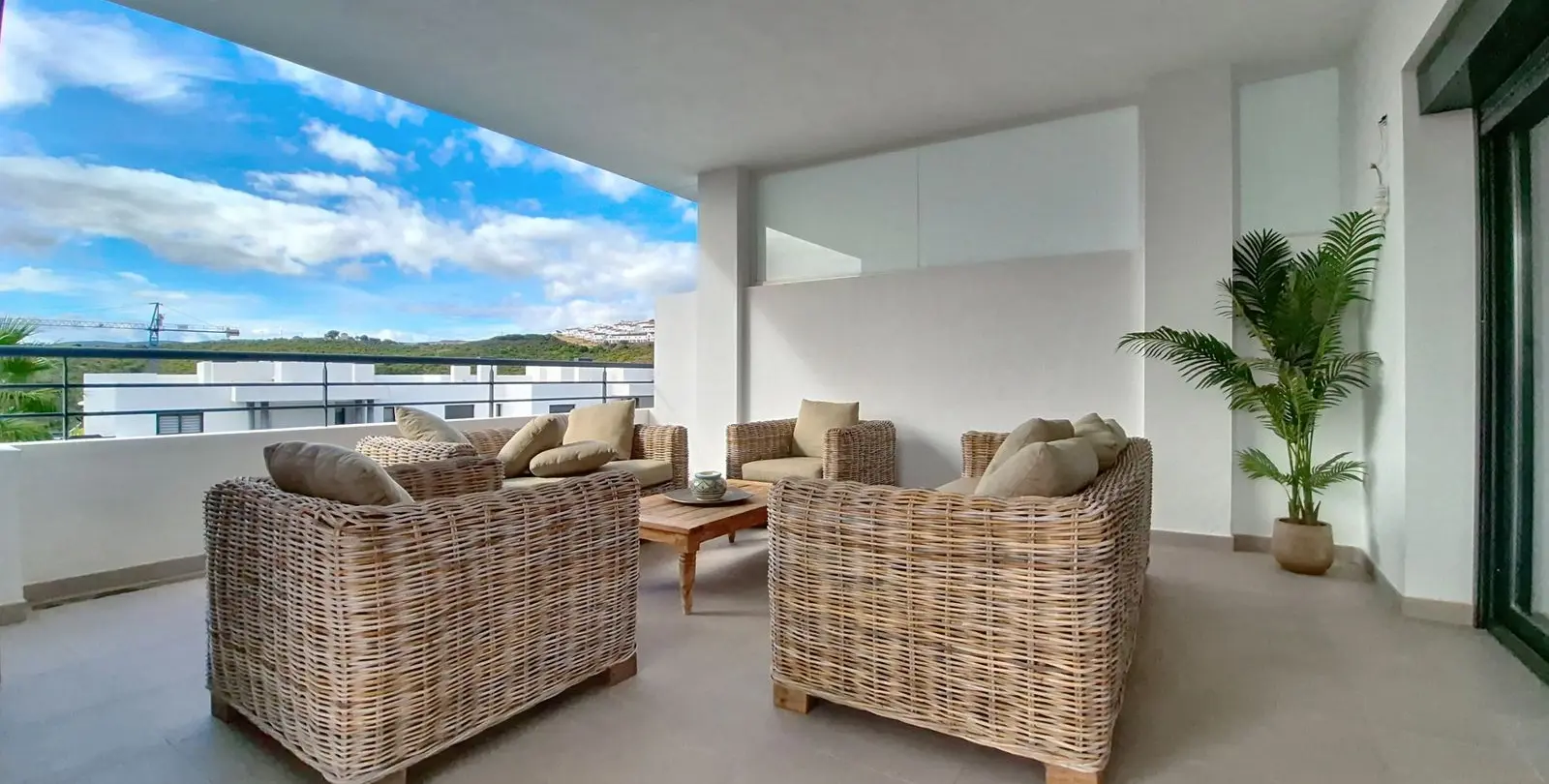 Sale of middle floor apartment in Casares 4