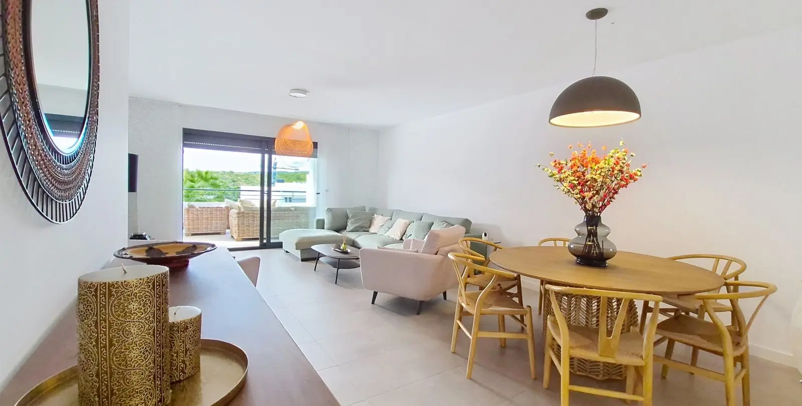 Sale of middle floor apartment in Casares 5