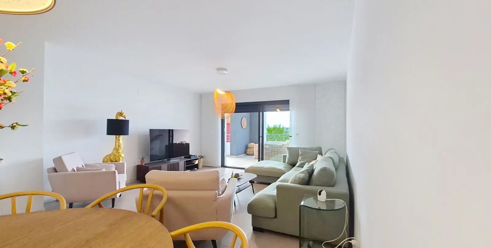Sale of middle floor apartment in Casares 8