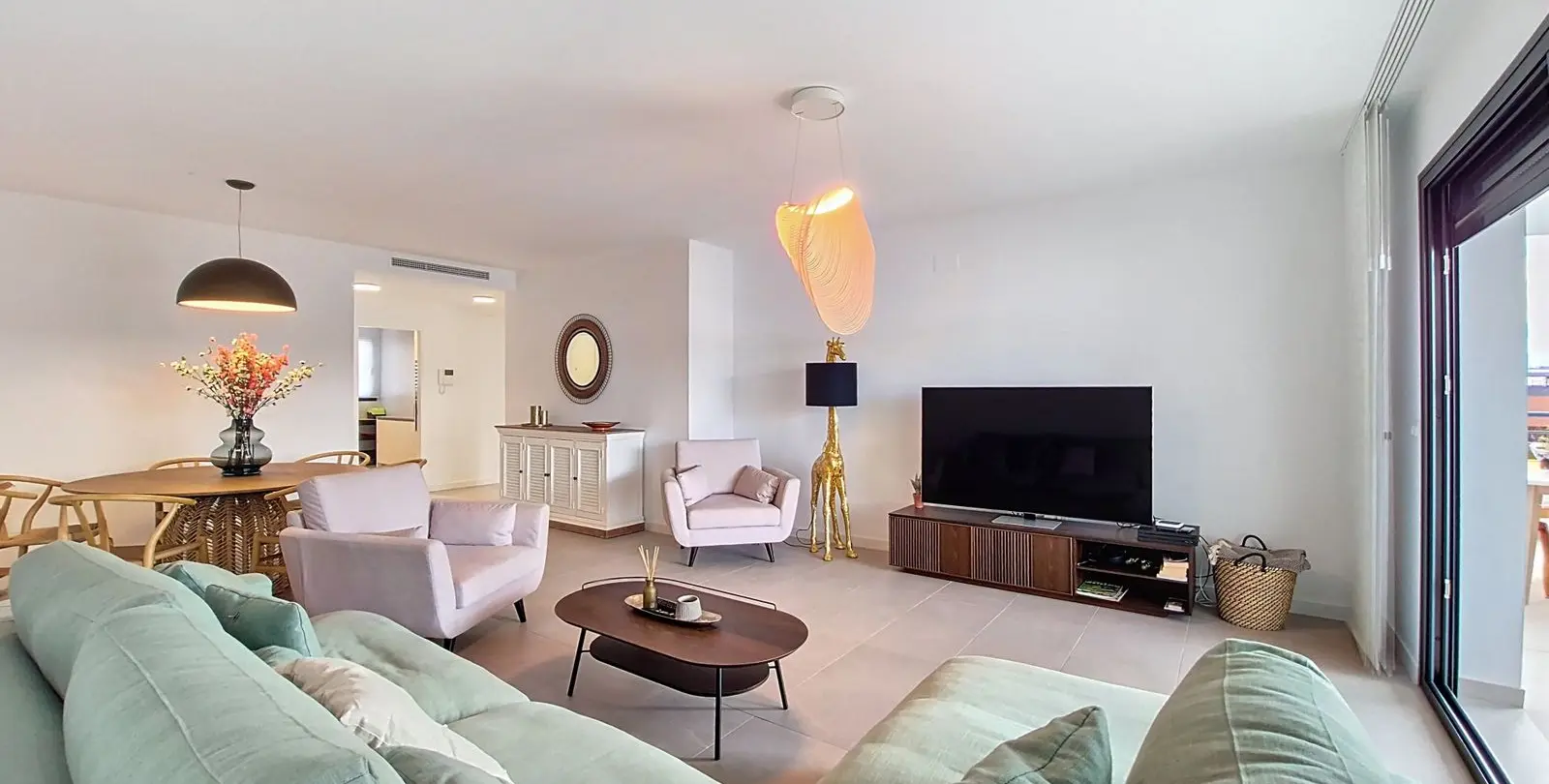 Sale of middle floor apartment in Casares 9