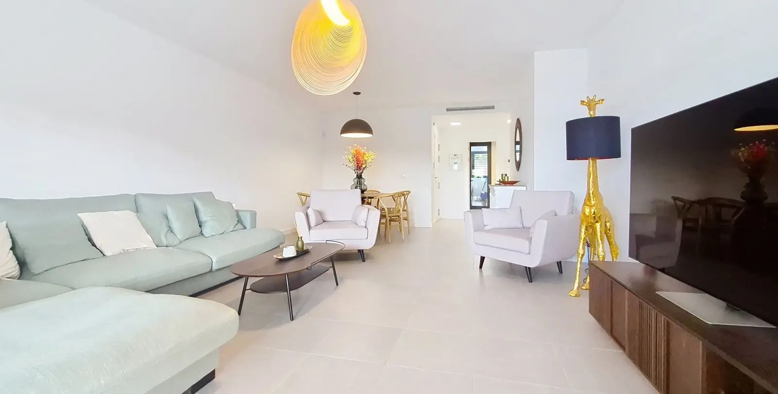 Sale of middle floor apartment in Casares 11