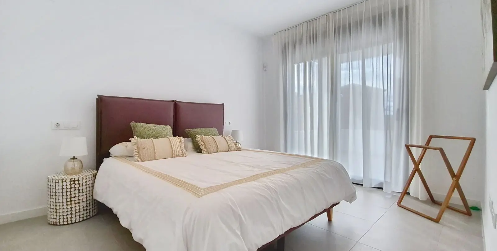 Sale of middle floor apartment in Casares 16
