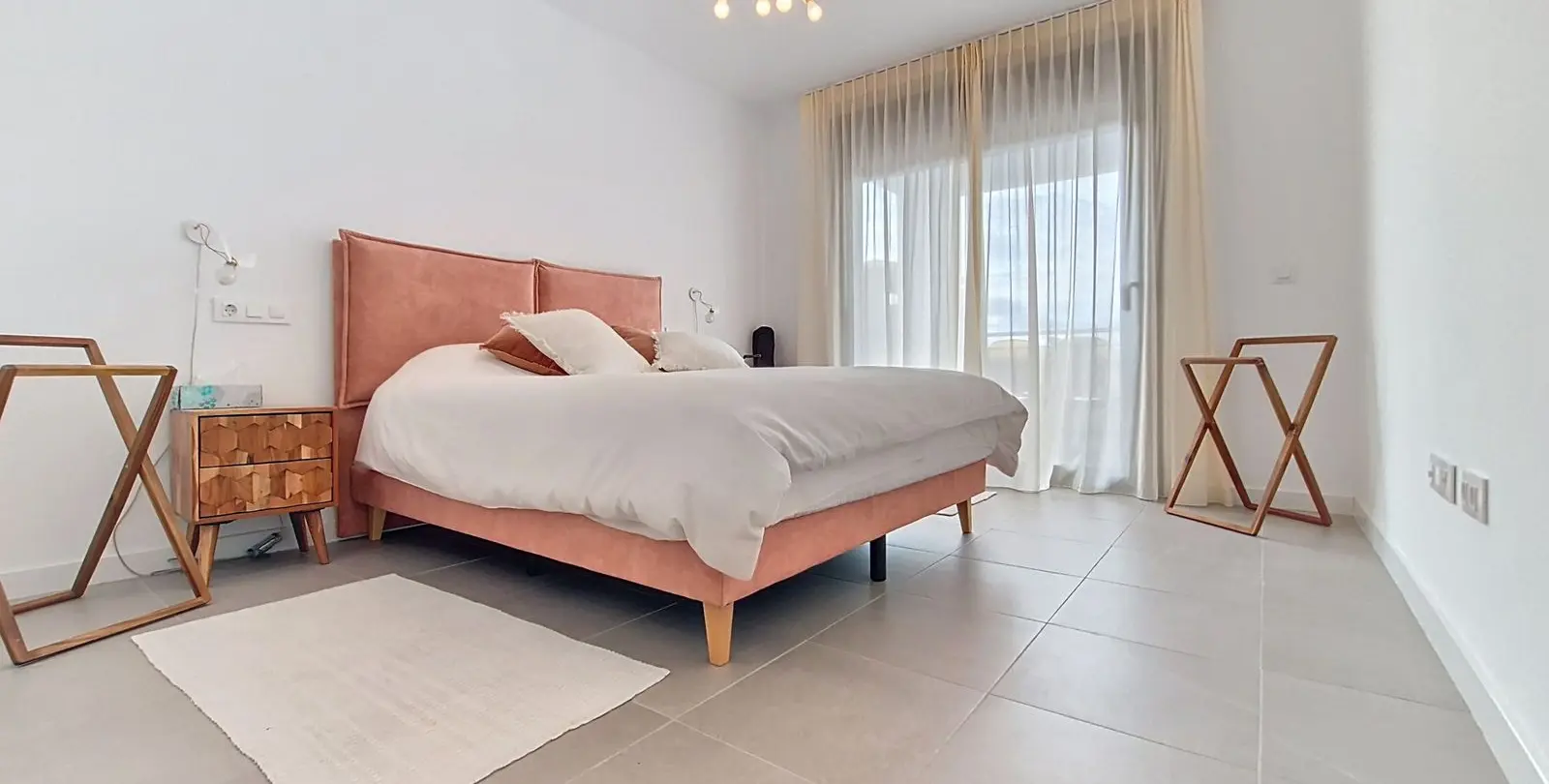 Sale of middle floor apartment in Casares 19