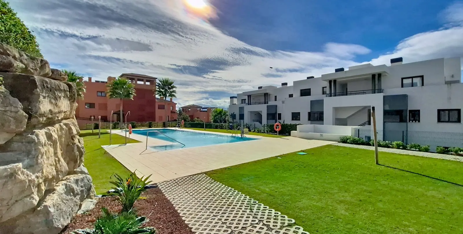 Sale of middle floor apartment in Casares 21