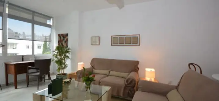 Sale of middle floor apartment in The Golden Mile 1