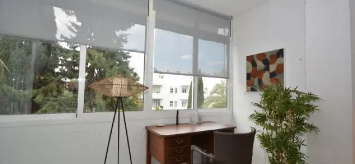 Sale of middle floor apartment in The Golden Mile 2