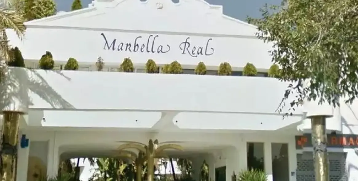 Sale of middle floor apartment in The Golden Mile 4