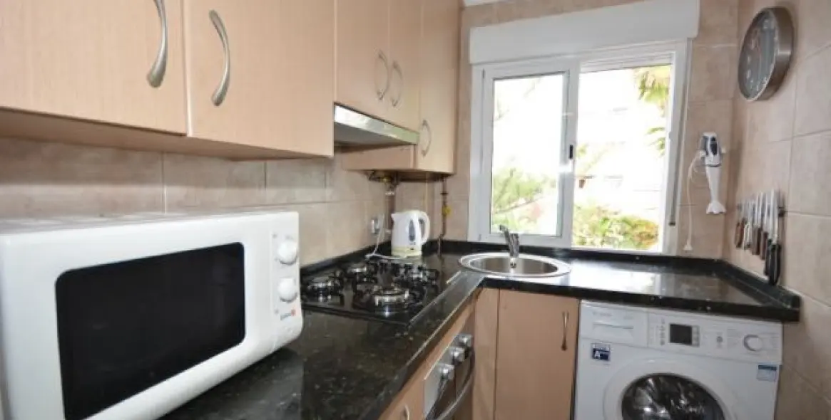 Sale of middle floor apartment in The Golden Mile 8