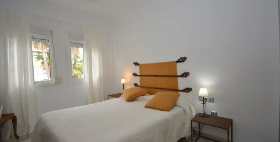 Sale of middle floor apartment in The Golden Mile 9