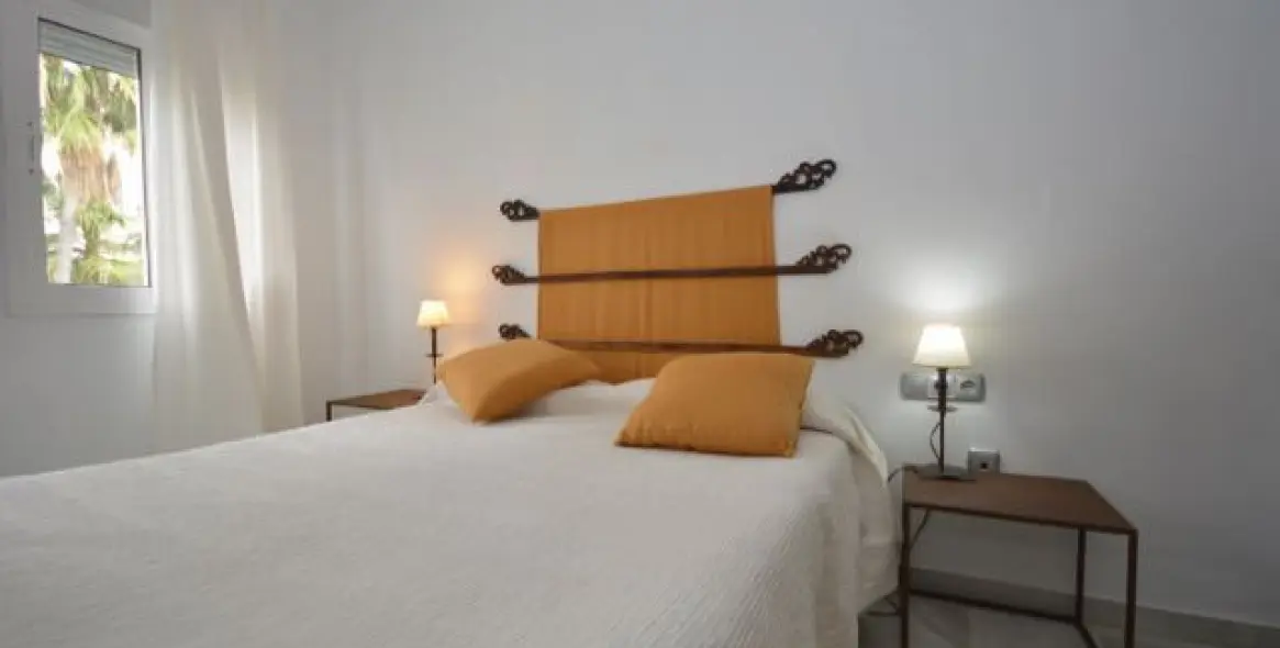 Sale of middle floor apartment in The Golden Mile 10