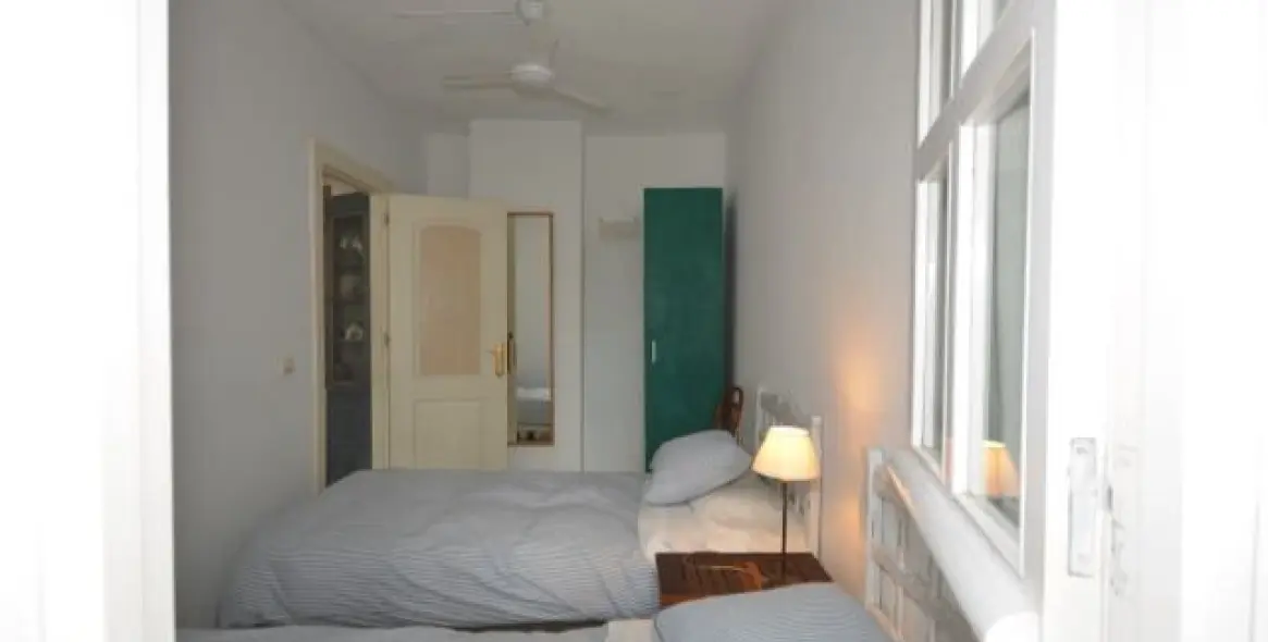 Sale of middle floor apartment in The Golden Mile 15