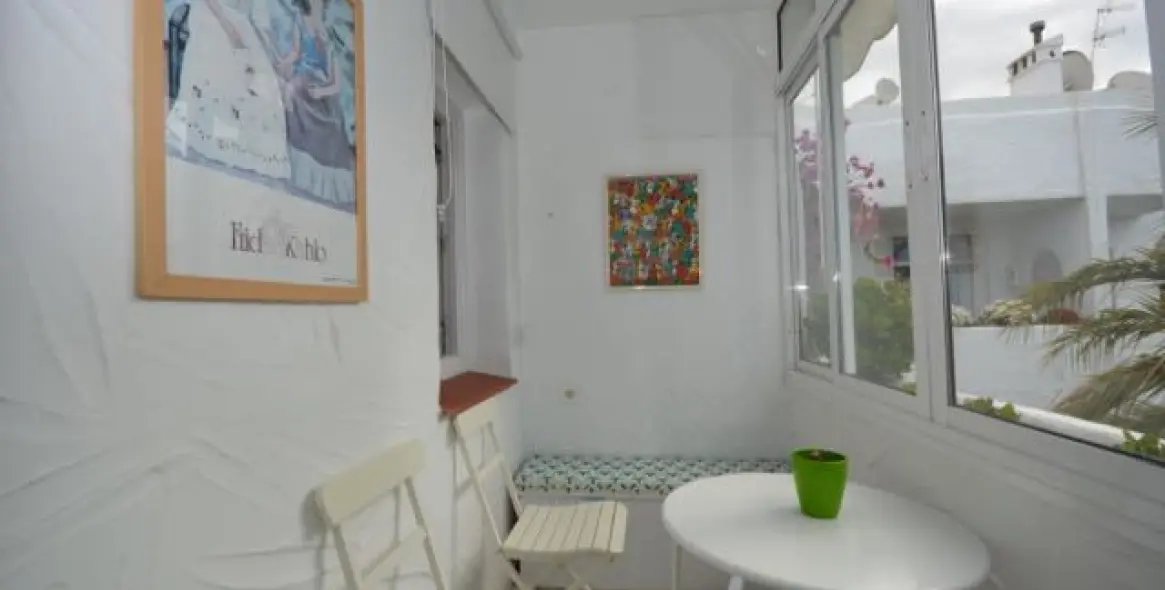 Sale of middle floor apartment in The Golden Mile 16