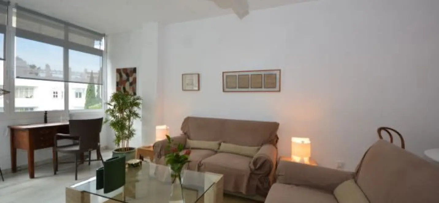 Venta de apartamento en planta media en The Golden Mile 1