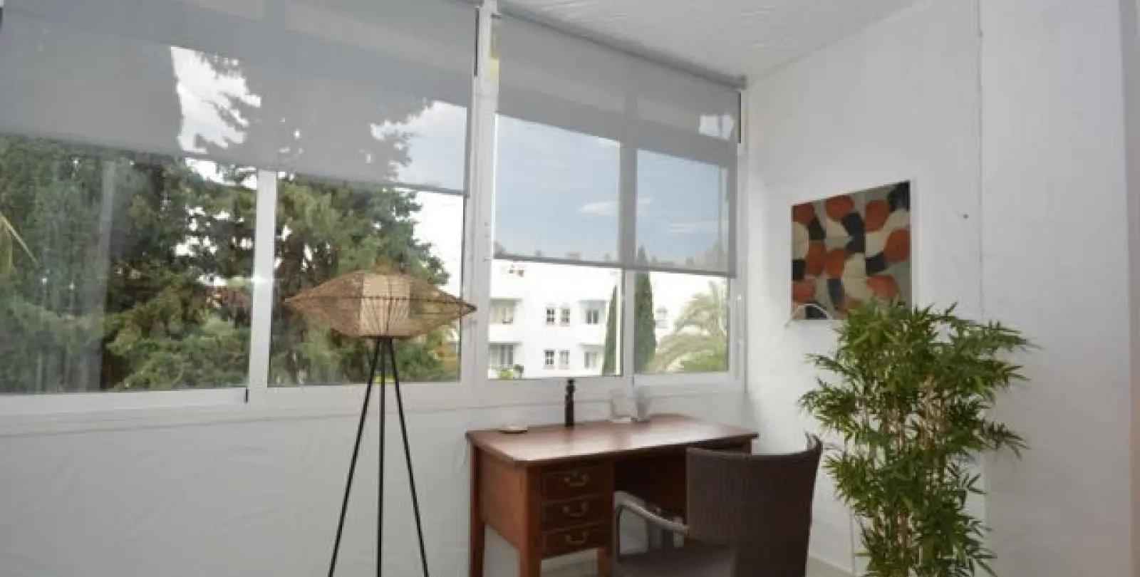 Sale of middle floor apartment in The Golden Mile 3