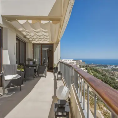 Sale of middle floor apartment in Altos de los Monteros