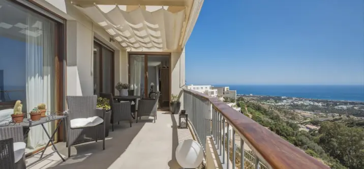 Sale of middle floor apartment in Altos de los Monteros 2