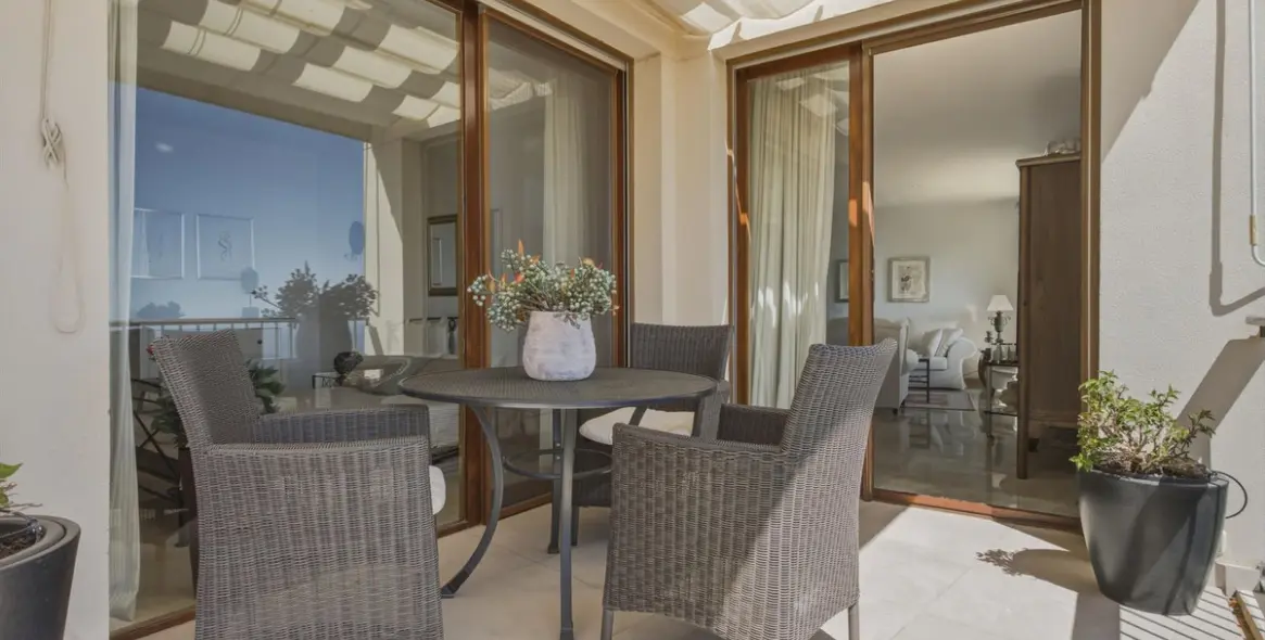Sale of middle floor apartment in Altos de los Monteros 5