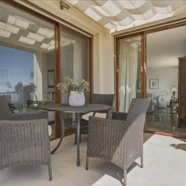 Sale of middle floor apartment in Altos de los Monteros