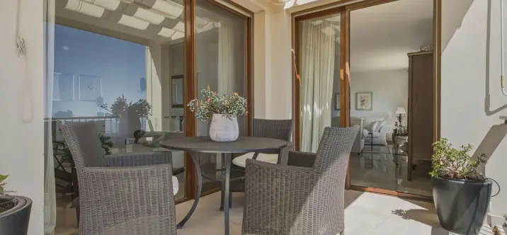 Sale of middle floor apartment in Altos de los Monteros 4