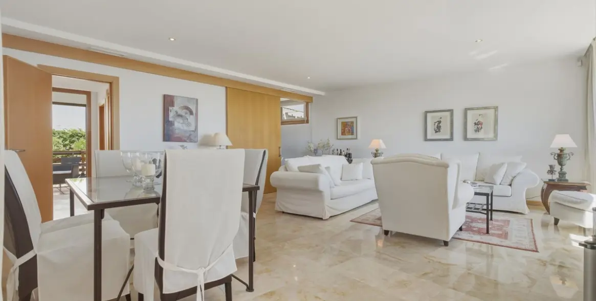Sale of middle floor apartment in Altos de los Monteros 6