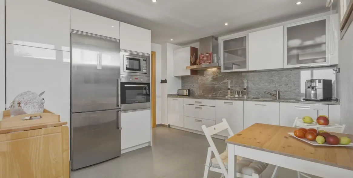 Sale of middle floor apartment in Altos de los Monteros 7