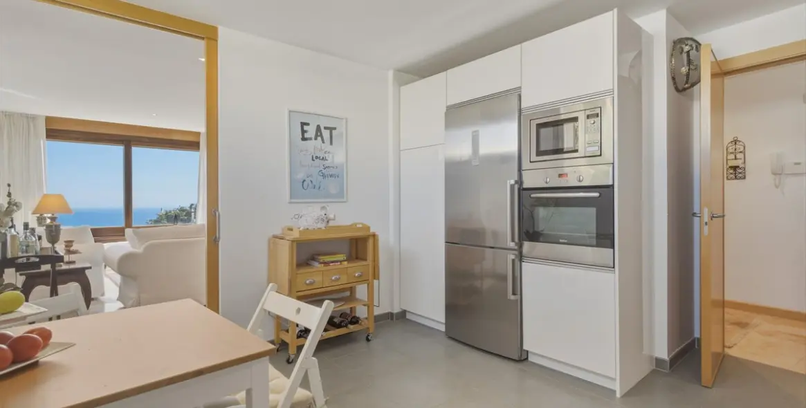 Sale of middle floor apartment in Altos de los Monteros 8