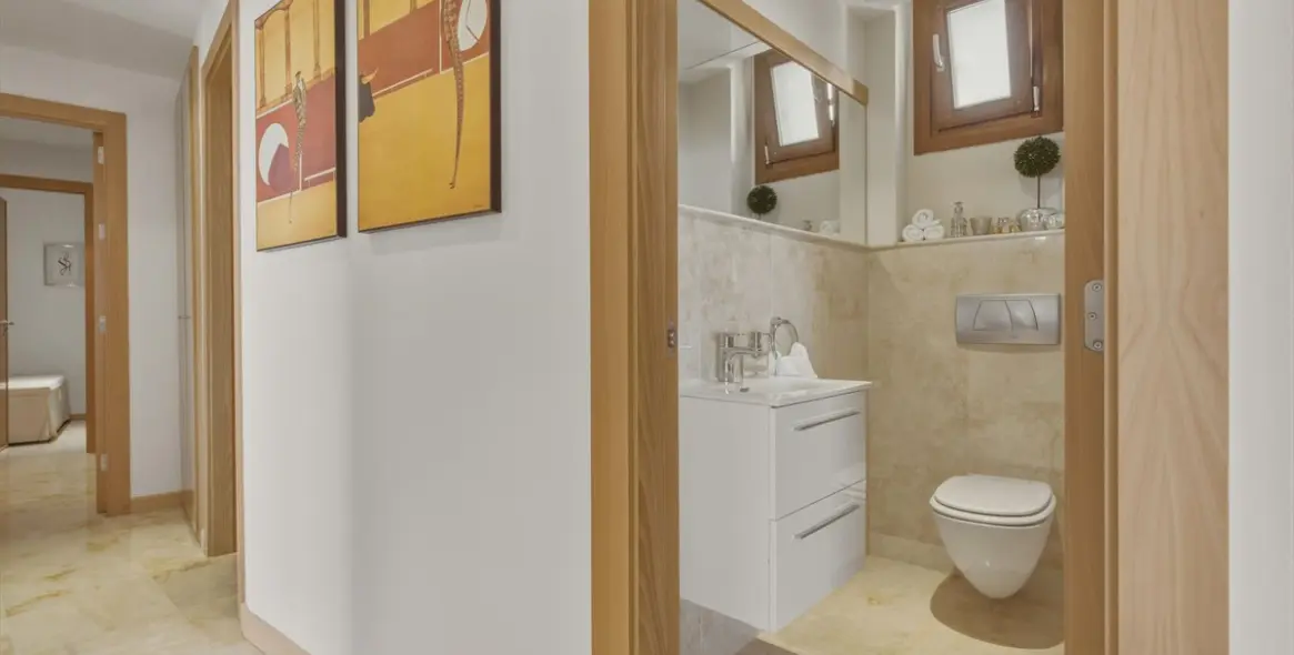 Sale of middle floor apartment in Altos de los Monteros 9
