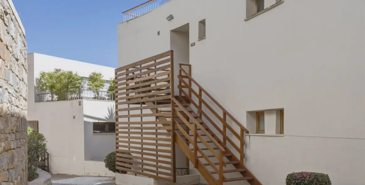 Sale of middle floor apartment in Altos de los Monteros 14