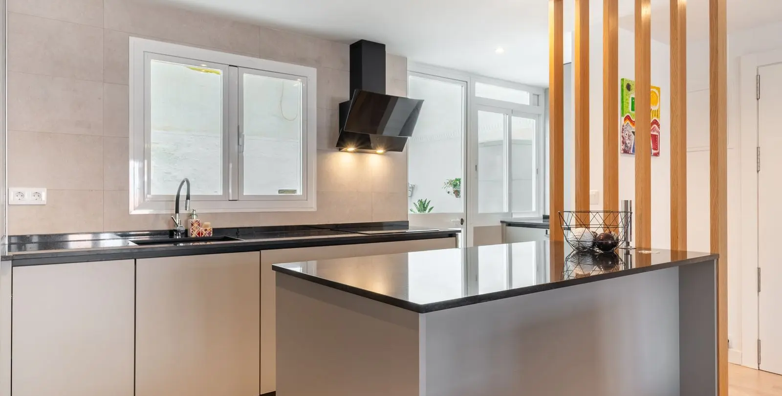 Sale of middle floor apartment in Málaga Centro 8