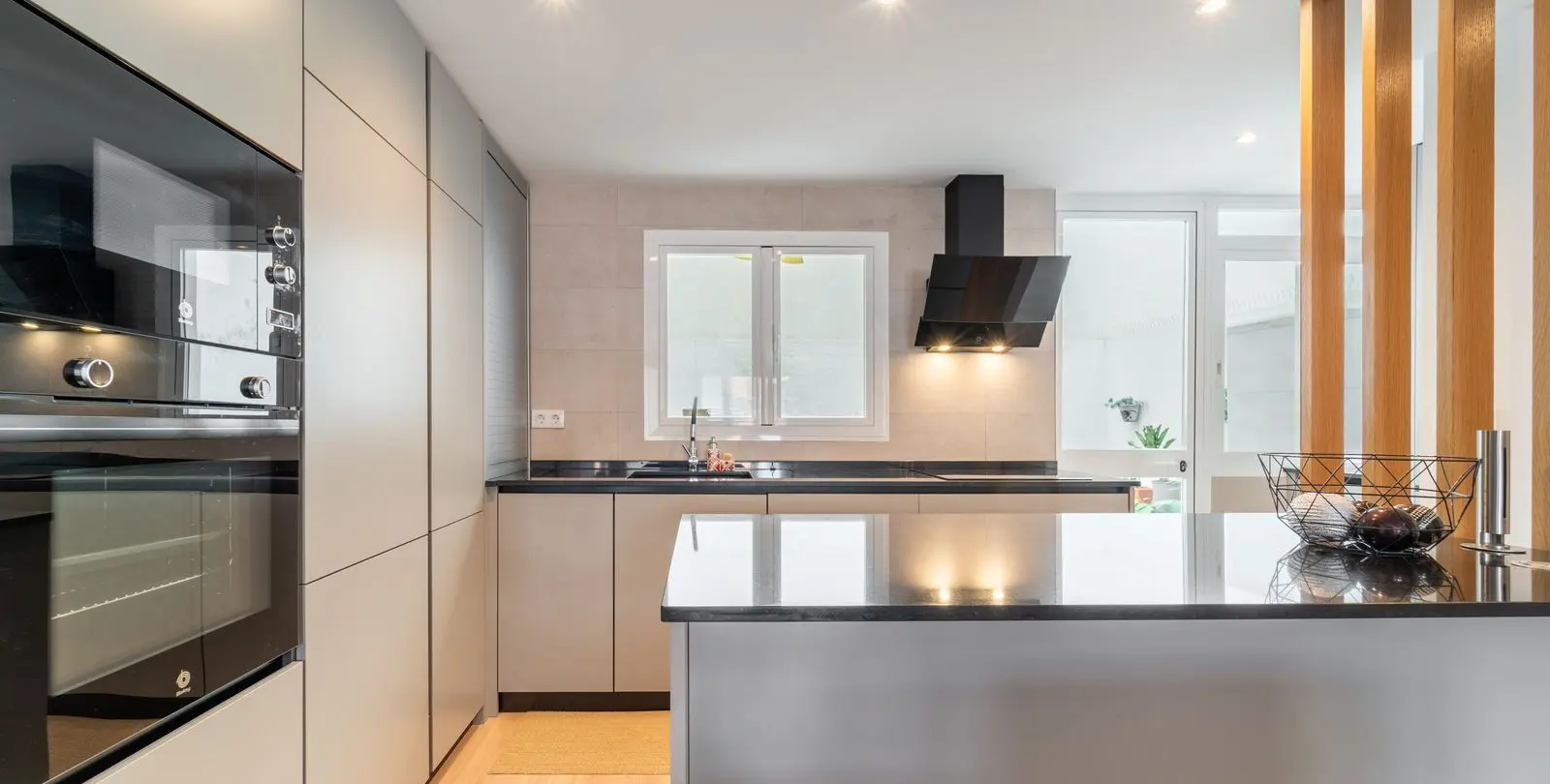 Sale of middle floor apartment in Málaga Centro 11