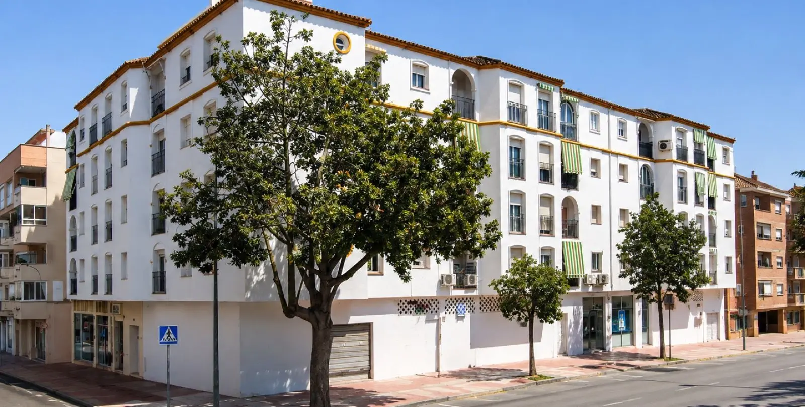 Sale of penthouse in Estepona 1