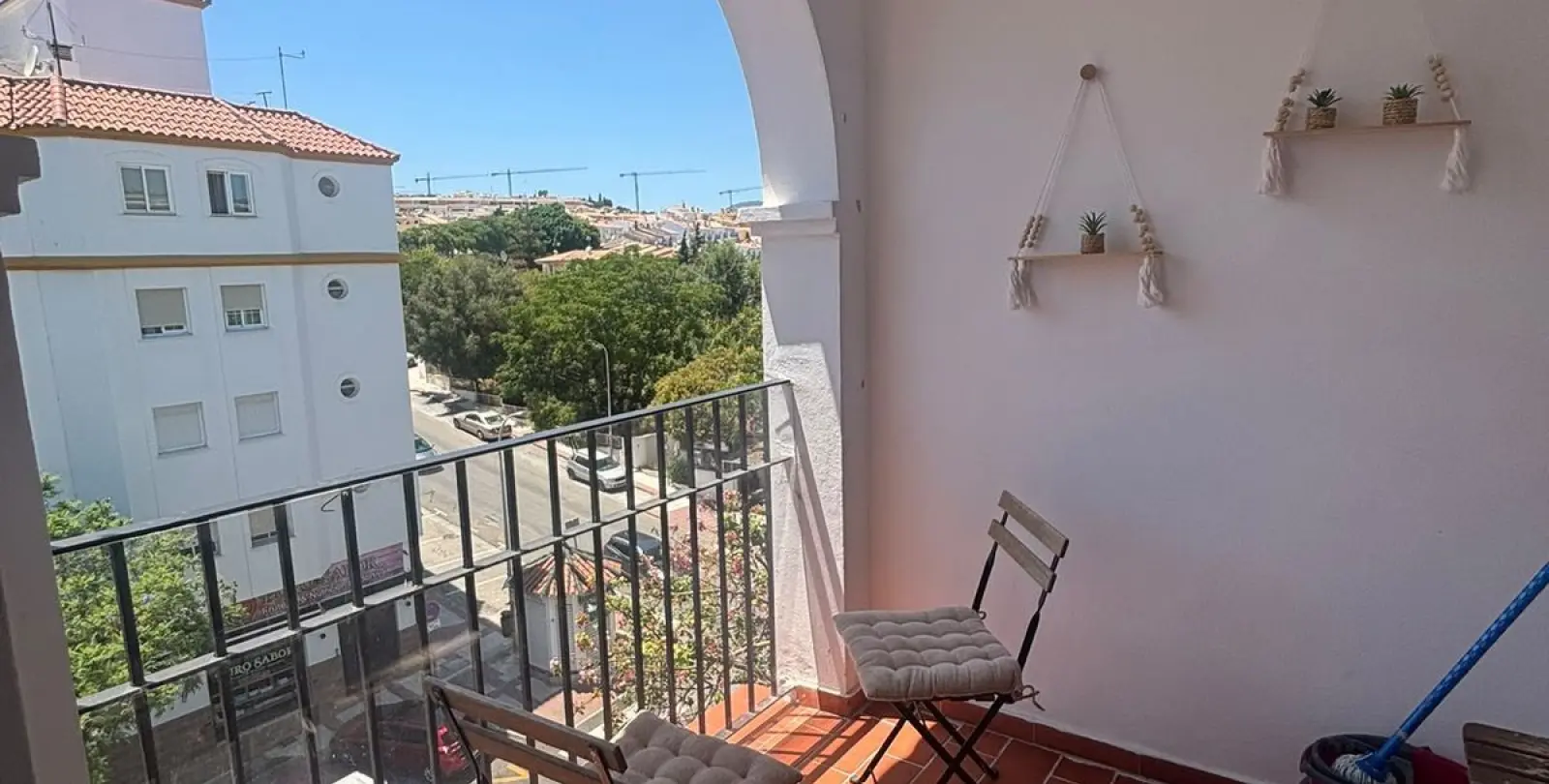Sale of penthouse in Estepona 2