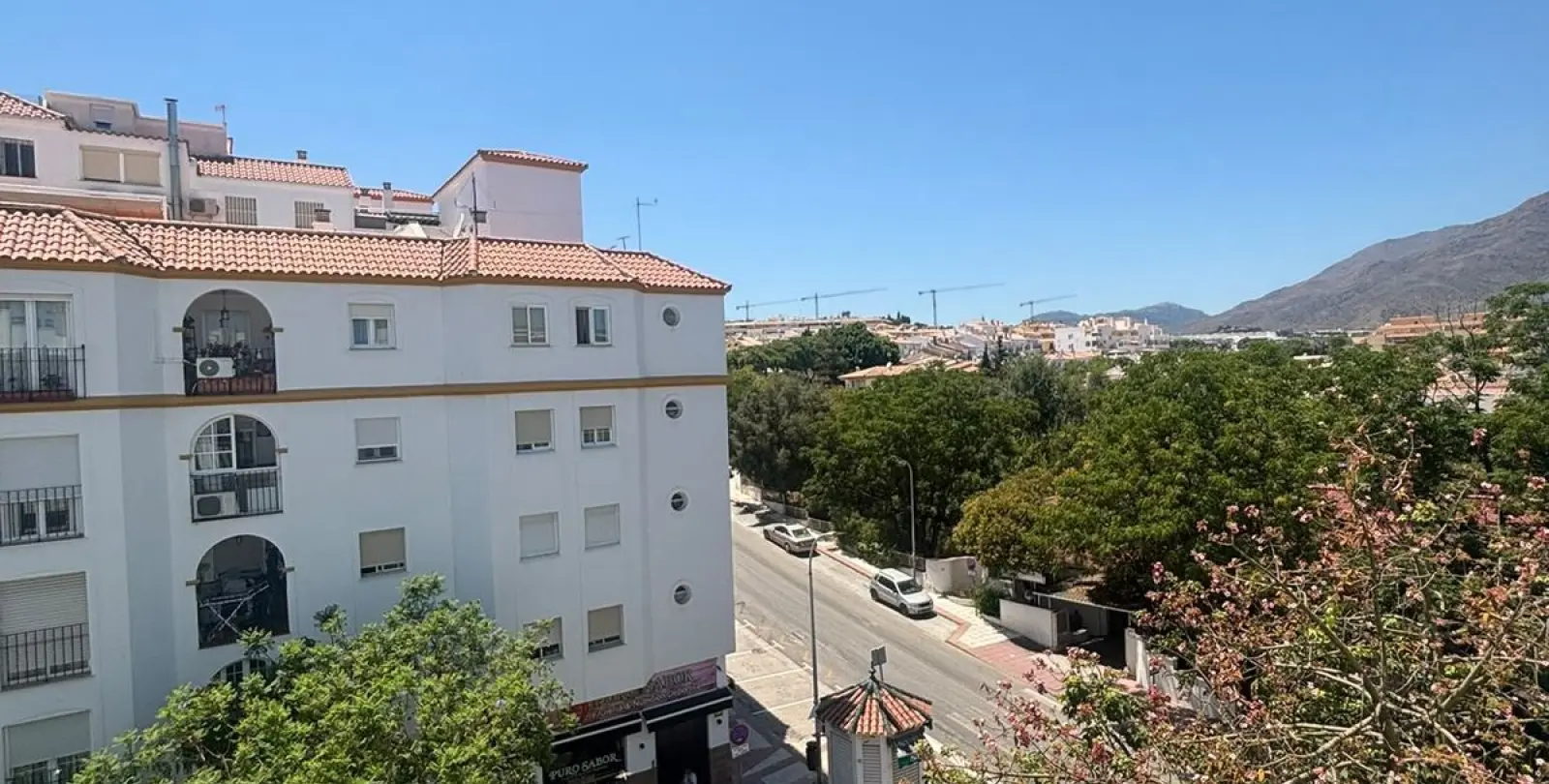 Sale of penthouse in Estepona 3