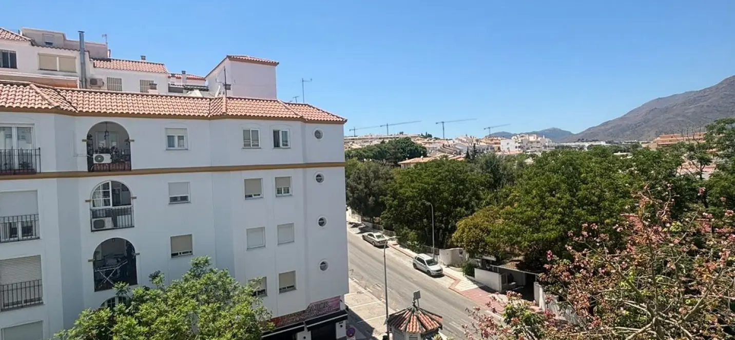 Sale of penthouse in Estepona 2