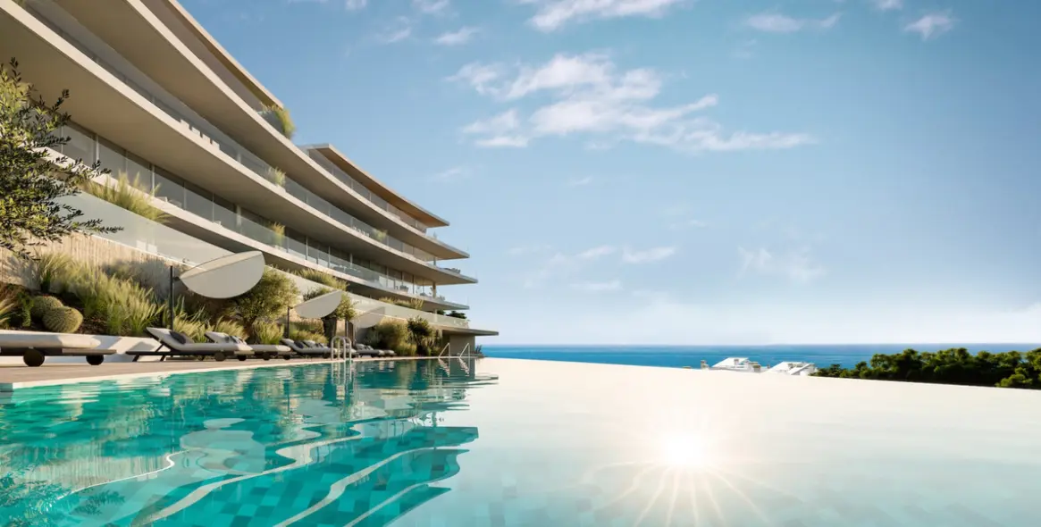 Sale of middle floor apartment in Fuengirola 1