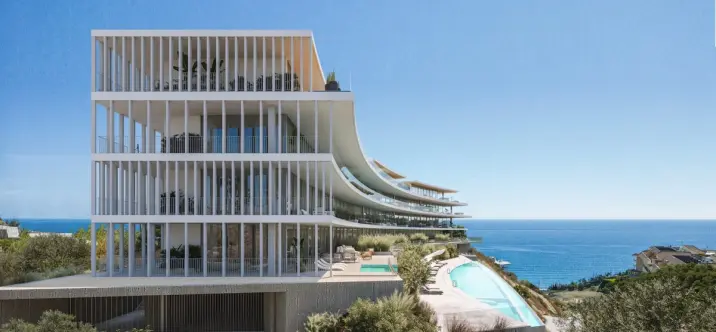 Sale of middle floor apartment in Fuengirola 2