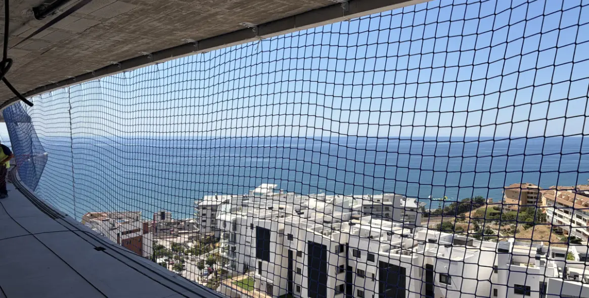 Sale of middle floor apartment in Fuengirola 11