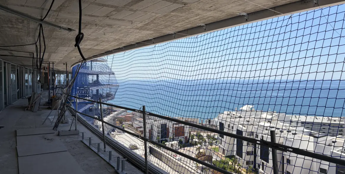 Sale of middle floor apartment in Fuengirola 12