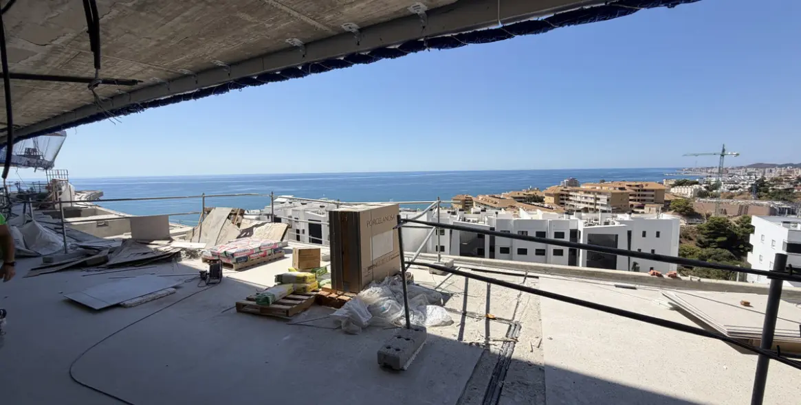 Sale of middle floor apartment in Fuengirola 21