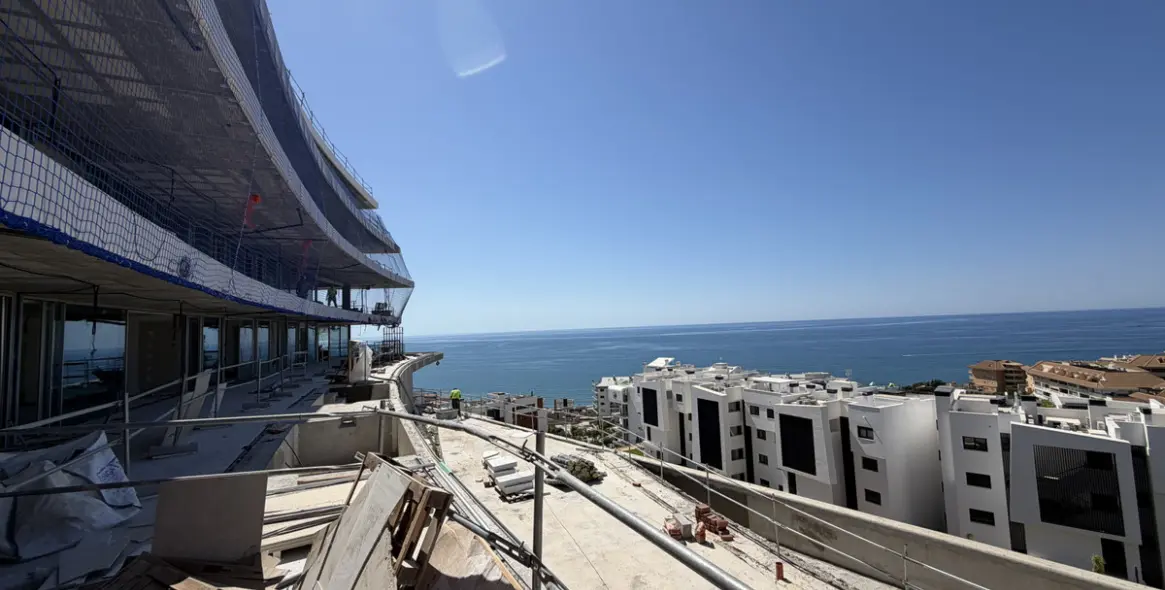 Sale of middle floor apartment in Fuengirola 28