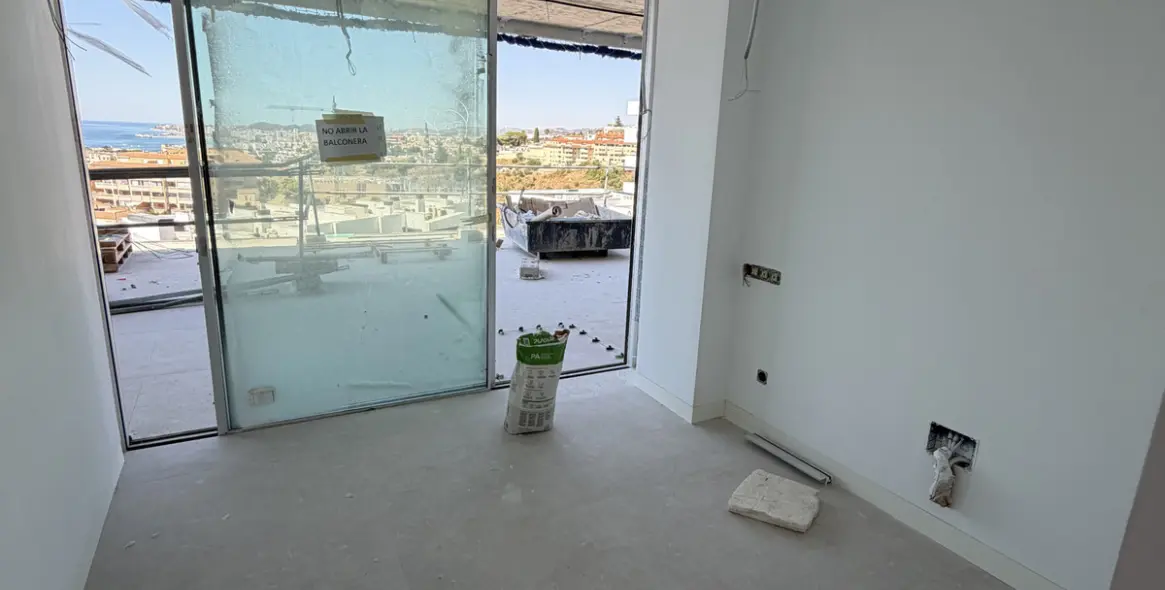 Sale of middle floor apartment in Fuengirola 31