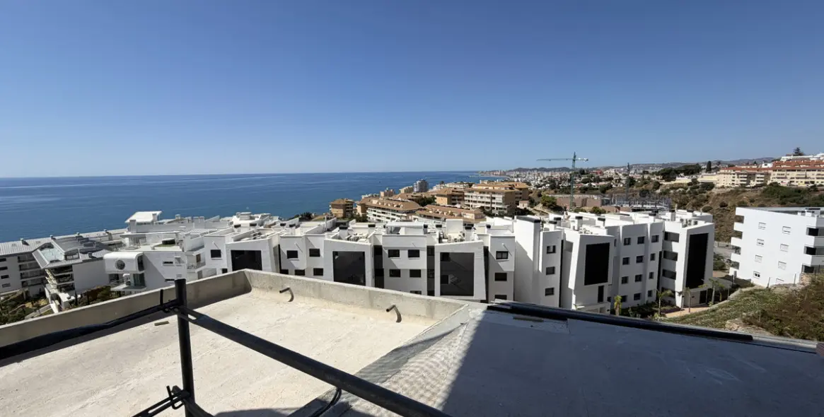 Sale of middle floor apartment in Fuengirola 48