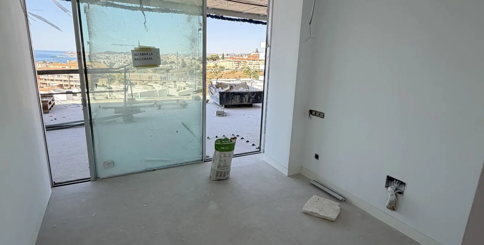 Sale of middle floor apartment in Fuengirola 30