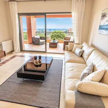 Venta de apartamento en planta media en Los Flamingos