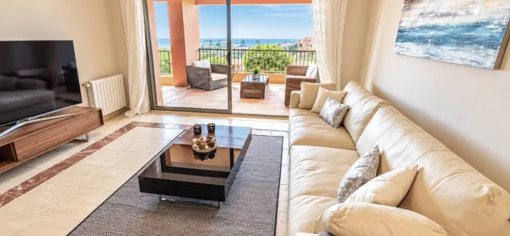 Venta de apartamento en planta media en Los Flamingos 1