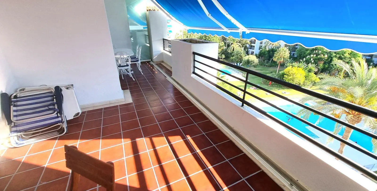 Sale of middle floor apartment in Puerto Banús 6