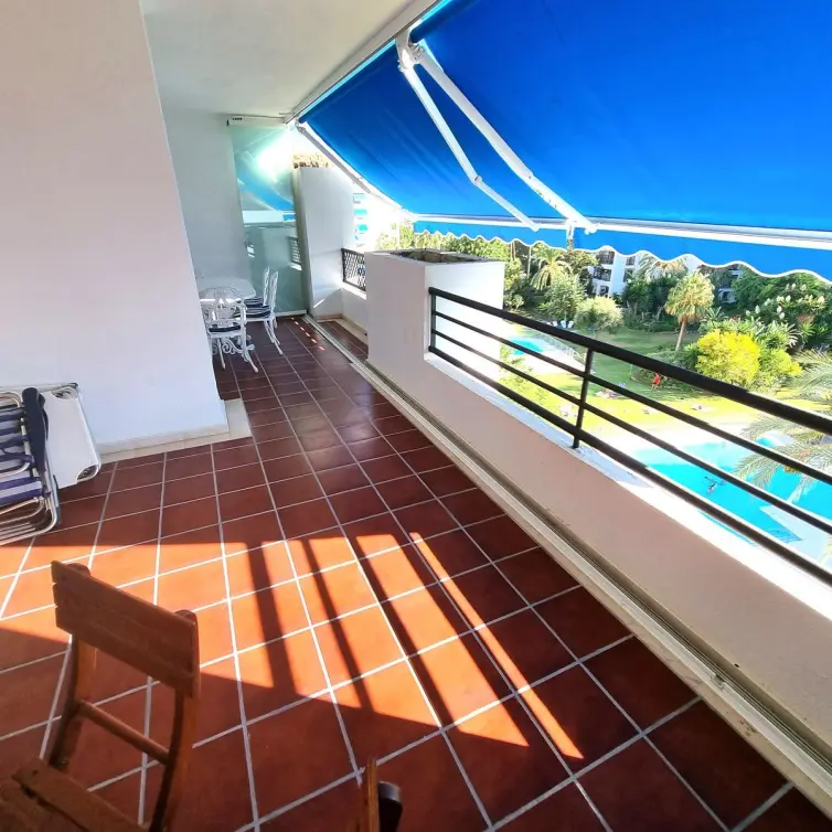 Venta de apartamento en planta media en Puerto Banús