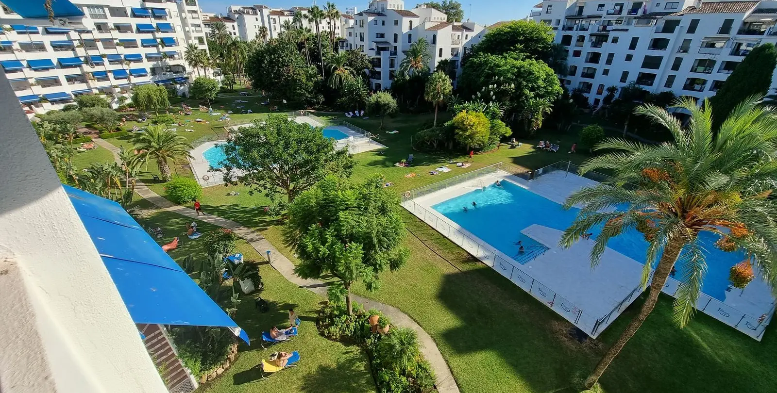 Sale of middle floor apartment in Puerto Banús 9