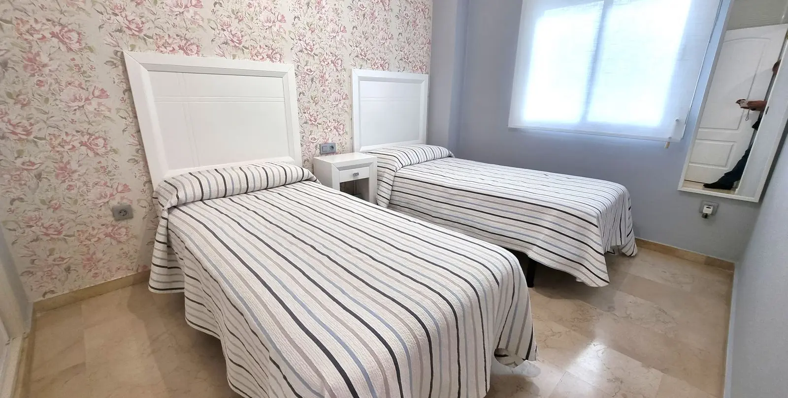 Sale of middle floor apartment in Puerto Banús 13