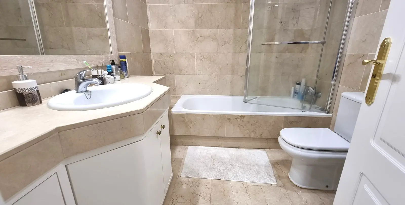 Sale of middle floor apartment in Puerto Banús 14